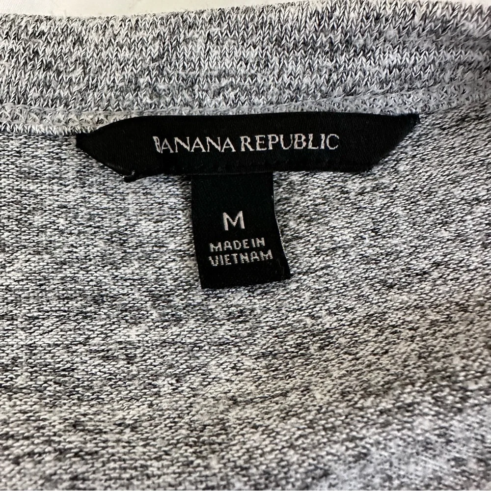 Banana Republic‎ M Luxespun crew long-sleeve tee, rounded hem, gray heather